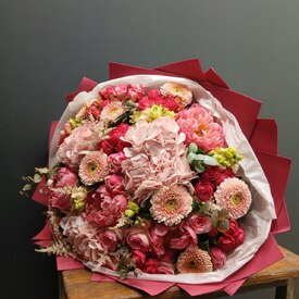 Букет из пионов, гербер и гортензий Философский камень 