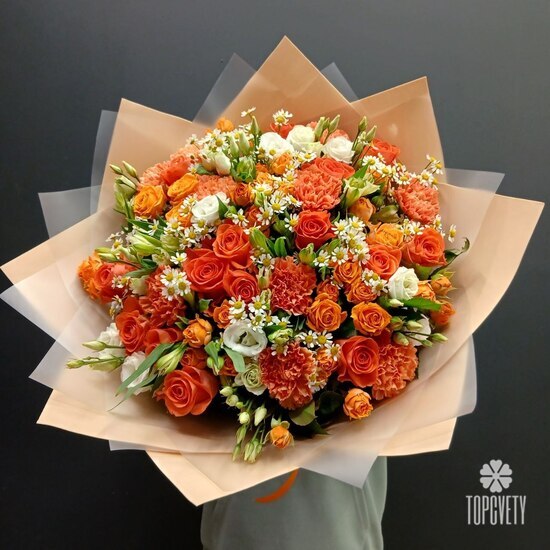 Букет из розы, эустомы  и гвоздики Азула 