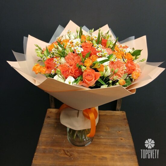 Букет из розы, эустомы  и гвоздики Азула 