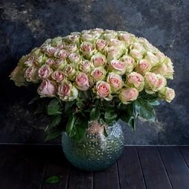 Букет из 51 желто-розовой розы Тиффани 50см