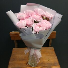 Букет из 9 ранункулюсов 