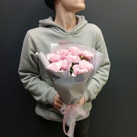 Букет из 9 ранункулюсов 