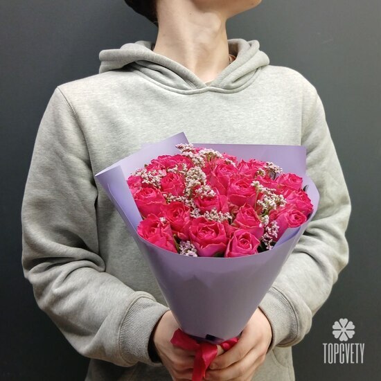 Букет из 25 роз и лимониума 40см