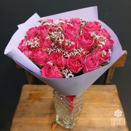 Букет из 25 роз и лимониума 40см