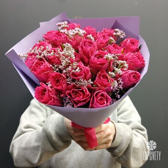 Букет из 25 роз и лимониума 40см