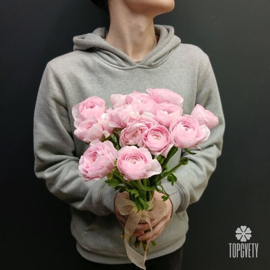 Букет из 13 ранункулюс
