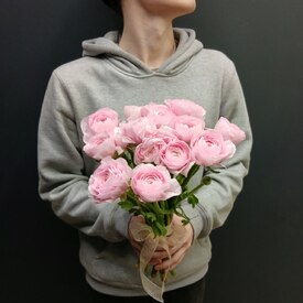 Букет из 13 ранункулюс