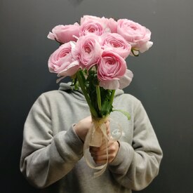 Букет из 9 ранункулюсов 