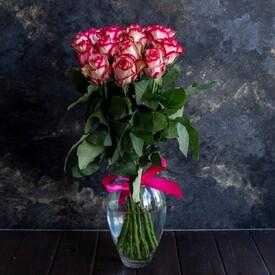 Букет из 15 розовых роз Карусель 50см