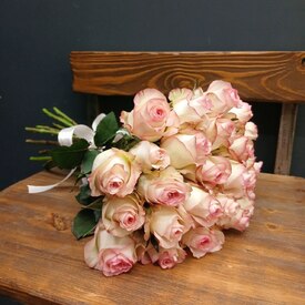 Букет из 25 розовых роз 40см