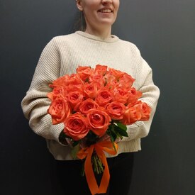 Букет из 25 оранжевых роз 40см