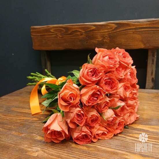Букет из 25 оранжевых роз 40см