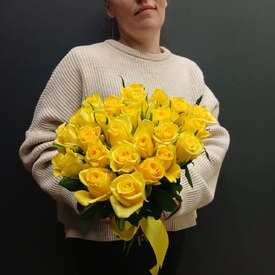 Букет из 25 желтых роз 40см
