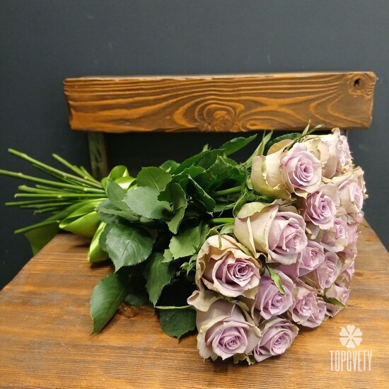 Букет из 25 сиренивых роз 50см