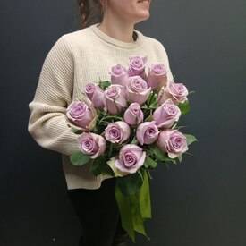 Букет из 15 сиреневых роз 50см