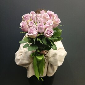 Букет из 15 сиреневых роз 50см