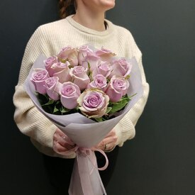 Букет из 15 сиреневых роз Кения 50см