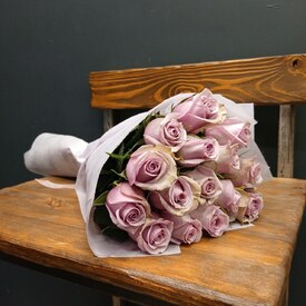 Букет из 15 сиреневых роз 50см
