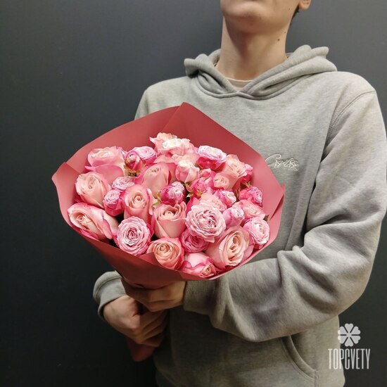 Букет из 15 розовых роз, и кустовых 50см