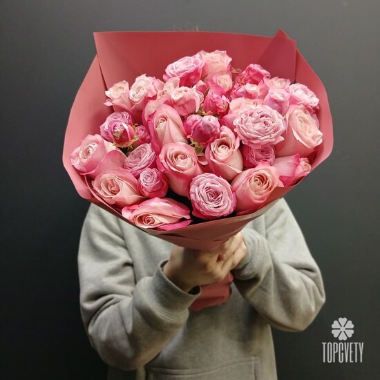Букет из 15 розовых роз, и кустовых 50см