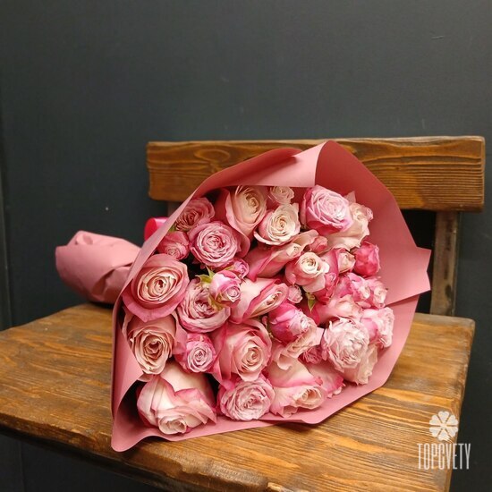 Букет из 15 розовых роз, и кустовых 50см