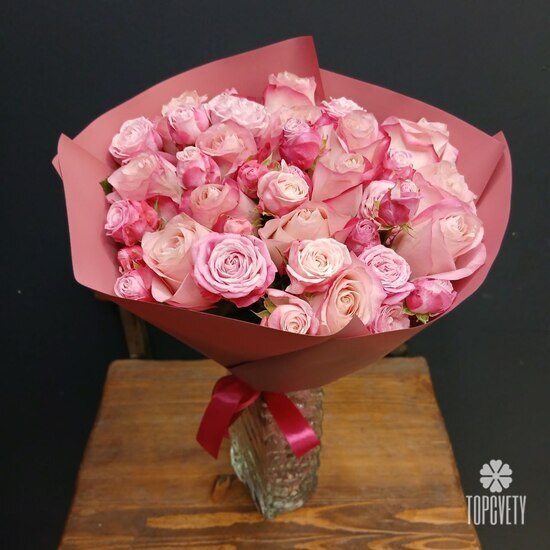 Букет из 15 розовых роз, и кустовых 50см