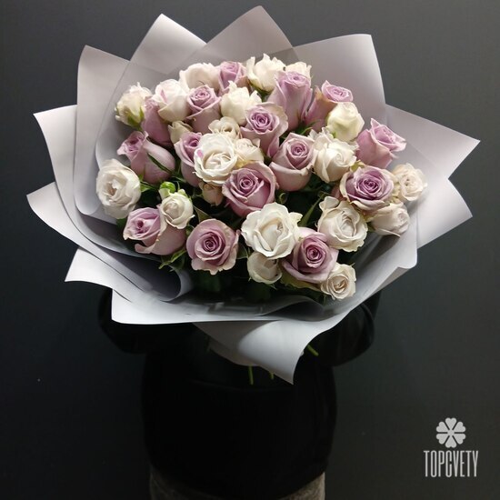 Букет из 15 розовых роз, и кустовых