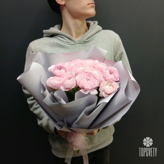 Букет из 13 ранункулюс