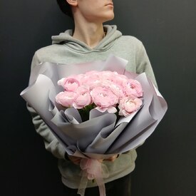 Букет из 13 ранункулюс