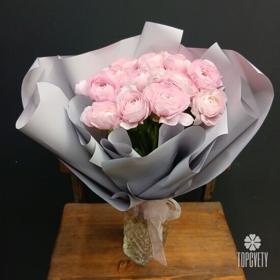 Букет из 13 ранункулюс