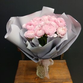 Букет из 13 ранункулюс