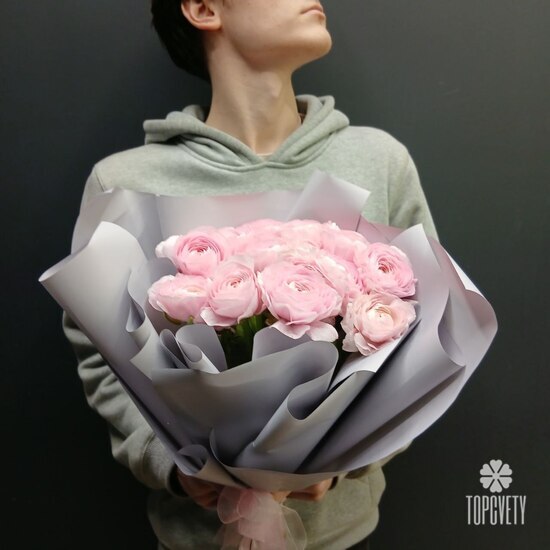 Букет из 13 ранункулюс