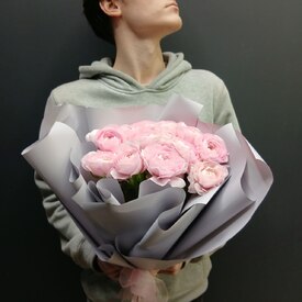 Букет из 13 ранункулюс