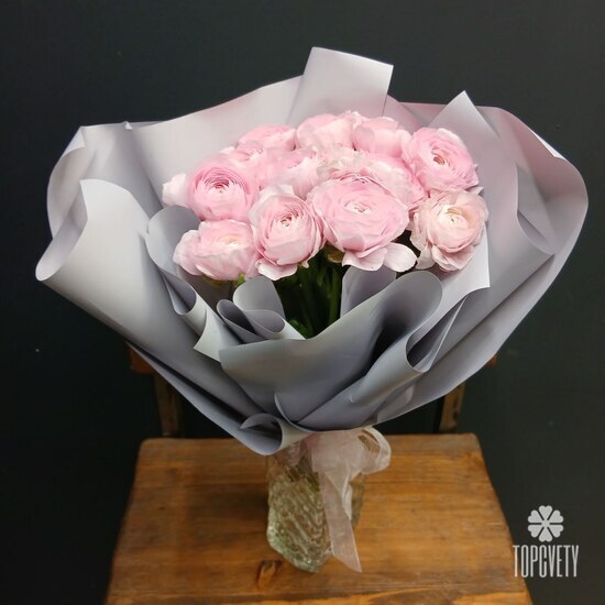 Букет из 13 ранункулюс