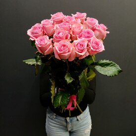 Букет из 15 розовых роз 60см 
