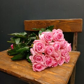 Букет из 15 розовых роз 60см 
