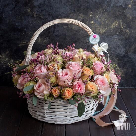 Композиция из 51 розы микс в корзине