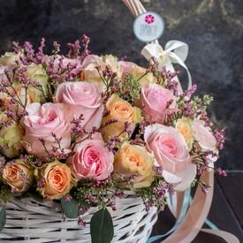 Композиция из 51 розы микс в корзине