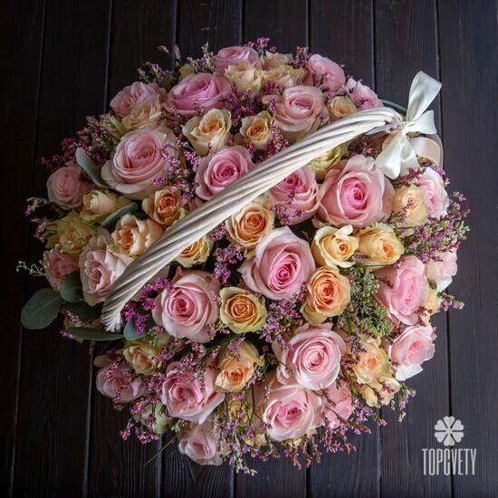 Композиция из 51 розы микс в корзине