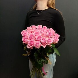 Букет из 25 розовых роз 60см