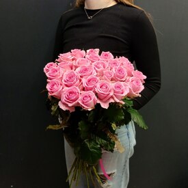 Букет из 25 розовых роз 60см