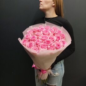 Букет из 25 розовых роз 60см