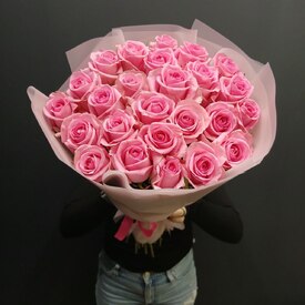 Букет из 25 розовых роз 60см