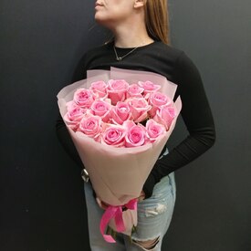 Букет из 15 розовых роз 60см 