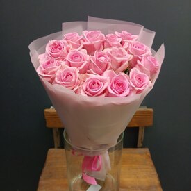 Букет из 15 розовых роз 60см 