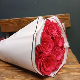 Букет из 9 розовых роз Эквадор 50см