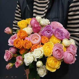 Букет из 15 кустовых роз 50см
