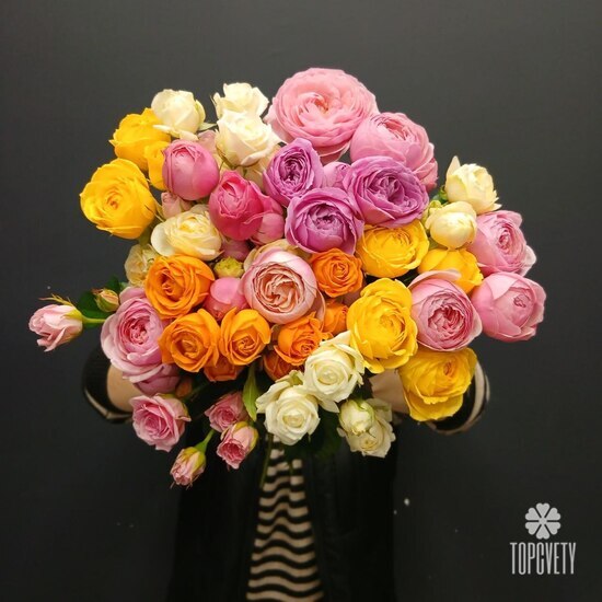 Букет из 15 кустовых роз 50см