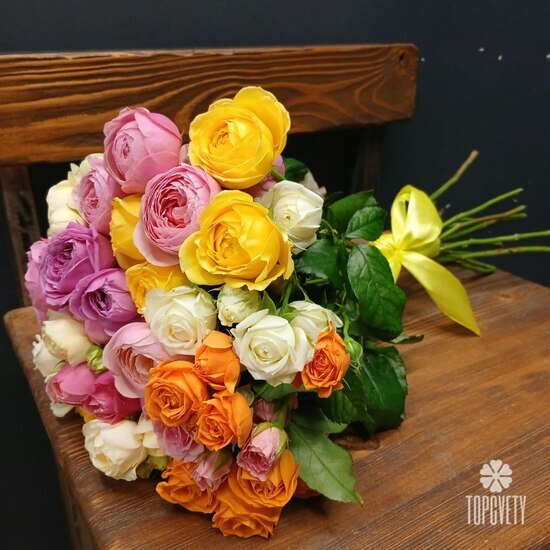 Букет из 15 кустовых роз 50см