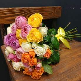 Букет из 15 кустовых роз 50см